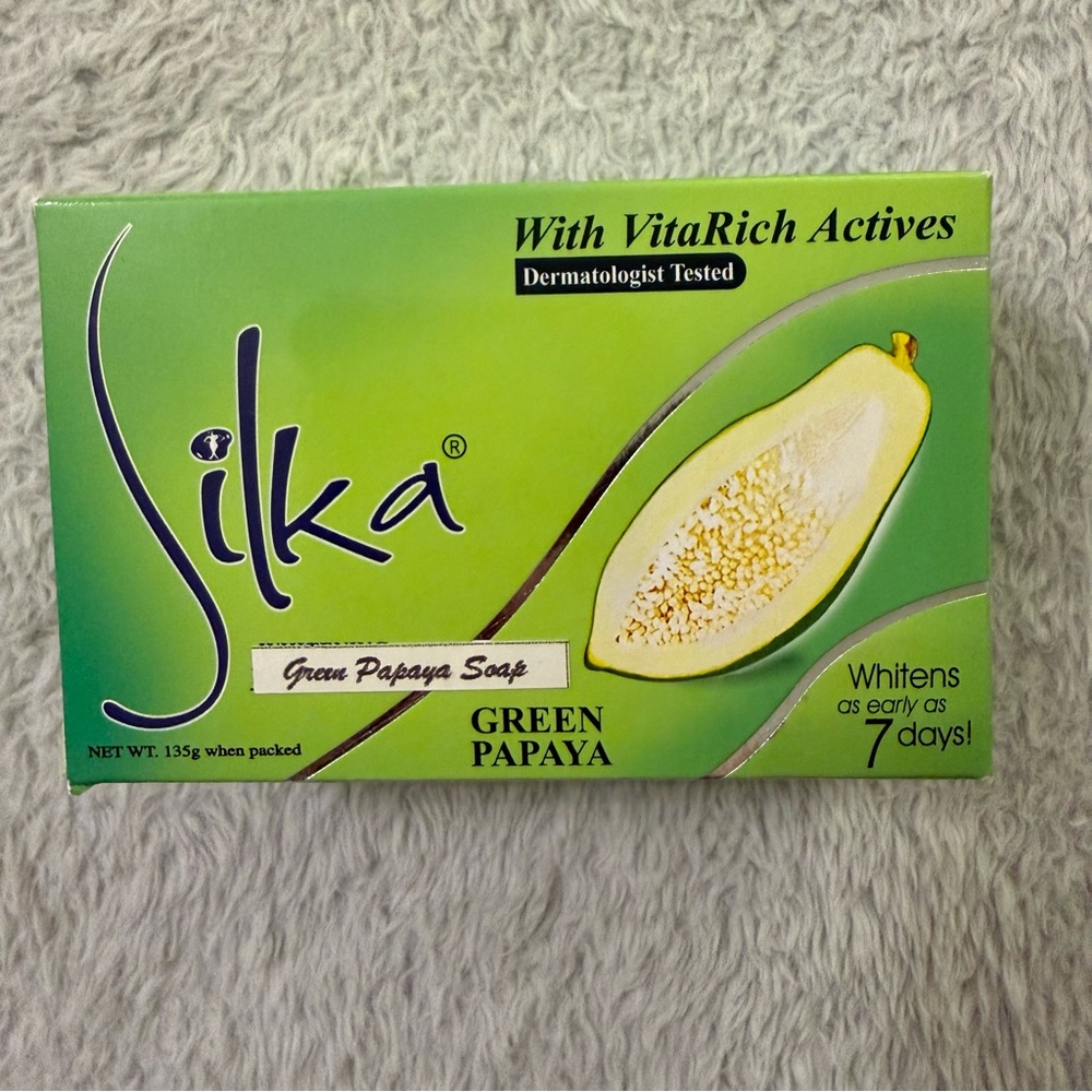 Silka 135g bar of Green Papaya Whitening Herbal Soap.